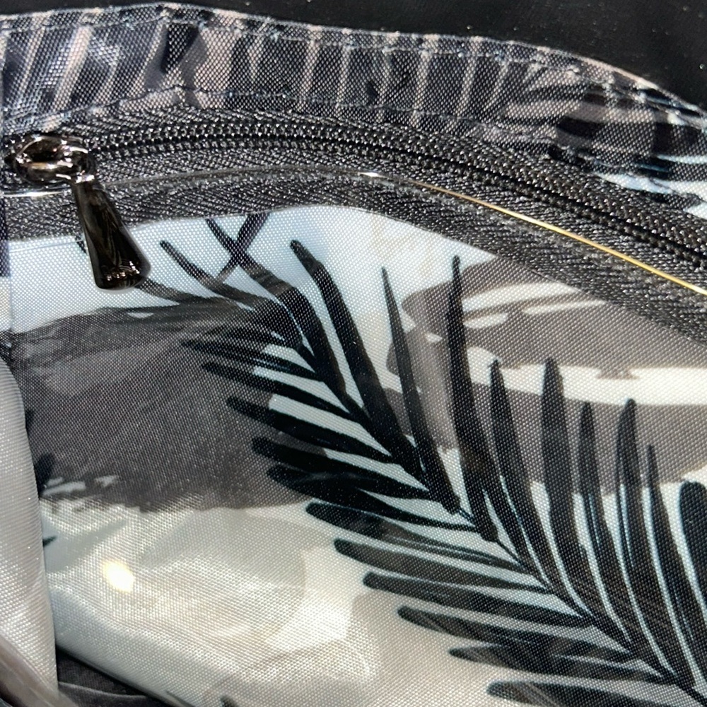 NWOT lug huddle quilted crossbody bag - Picture 8 of 13